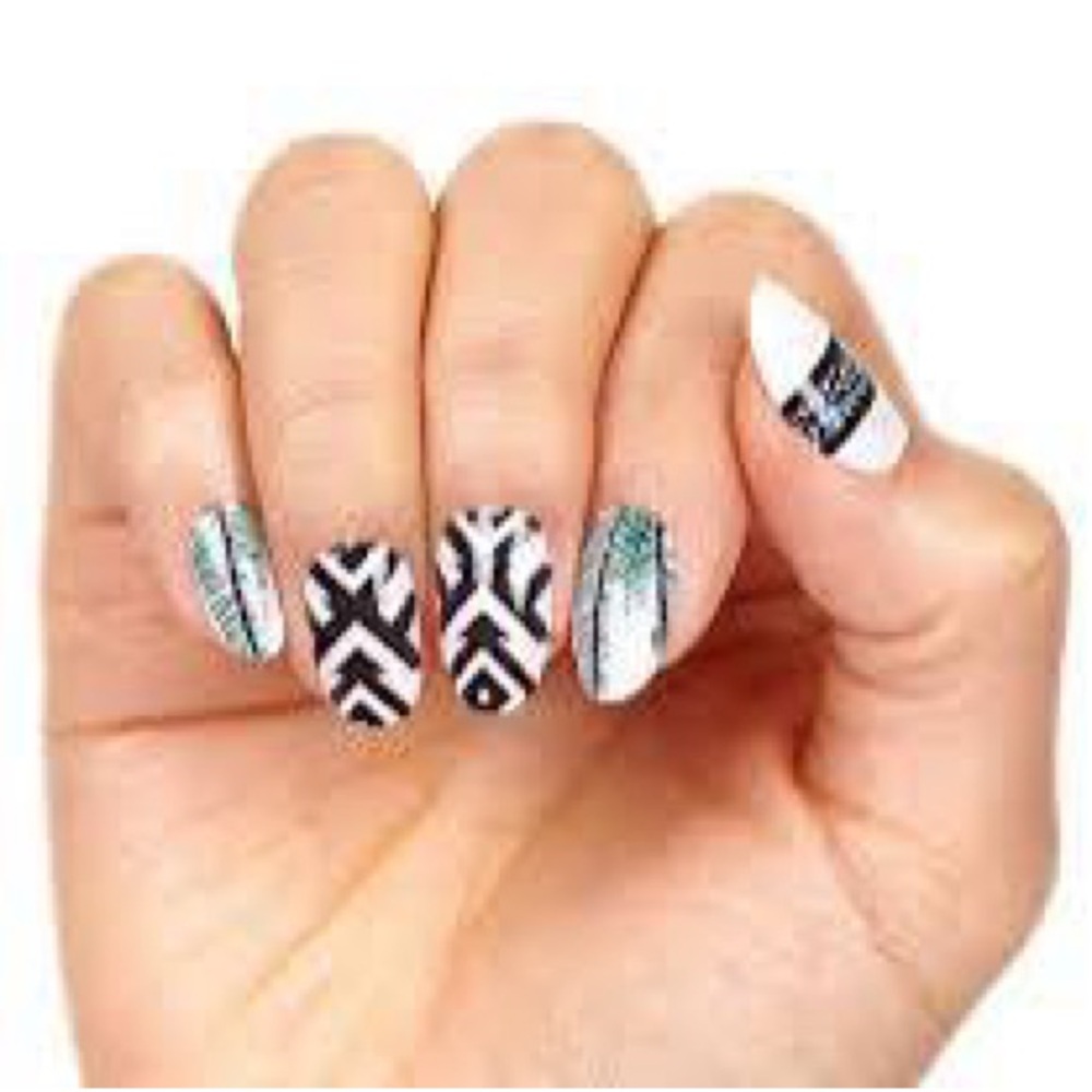 B2G1 COSTA RICA RSCAPE Color Street Nail Strips